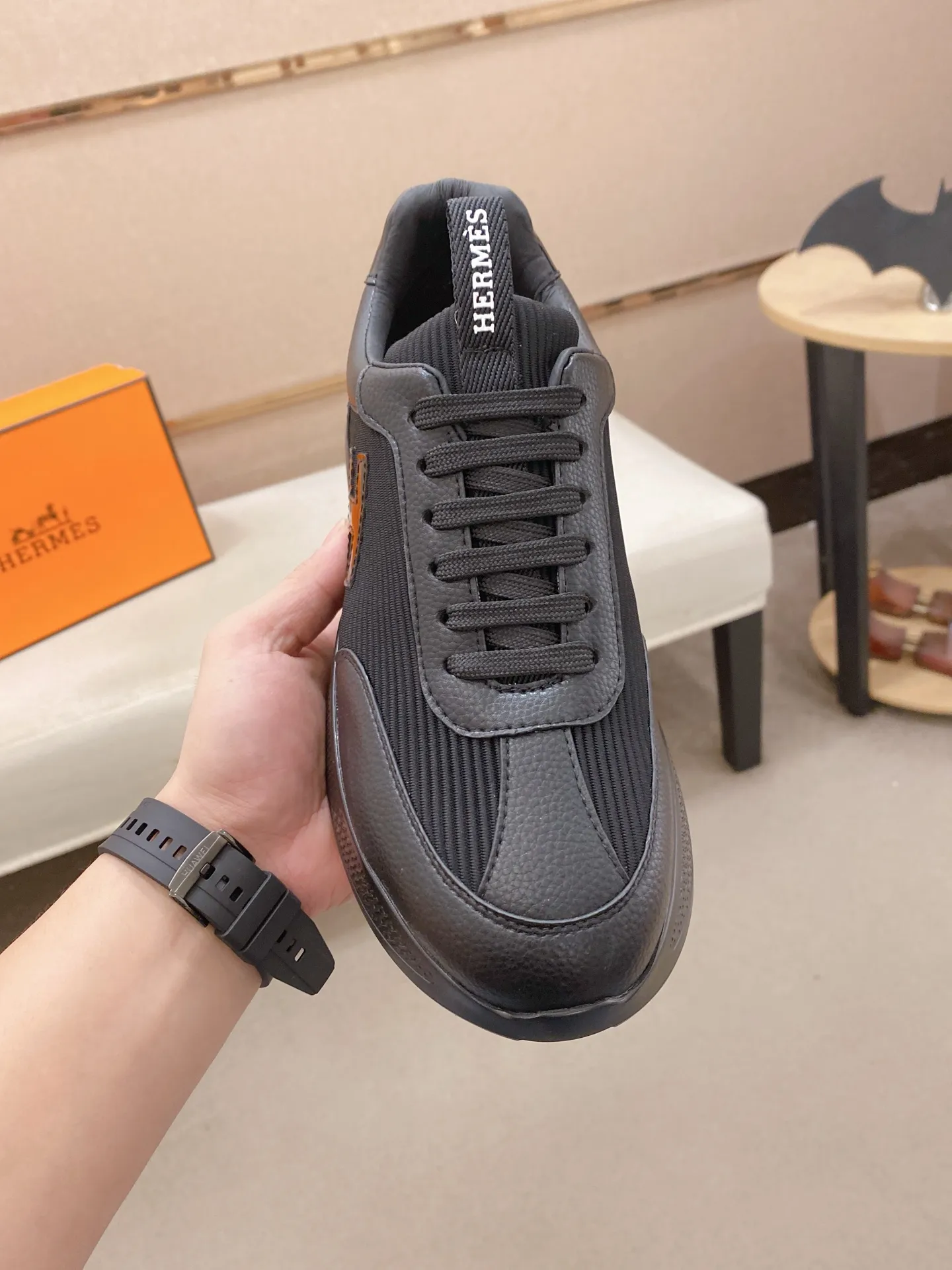 Ex-factory price: 460💰《HERMES》【Classic original single version】Hermès; top 🔝purchasing agent🔍🔍men's latest 🇺🇸 counter sales simultaneously, imported from Italy original ▲▲cowhide ▲▲ (high-end, nobility, class) ) Exquisite workmanship (Italian 🇮🇹 imported water-dyed 🐂 cowhide lining) sole: original sole provided by the original factory, ⚠️exclusive double-layer activity·TPR·rubber·combined molded outsole; super comfortable·wear-resistant·non-slip·environmental protection The real thing is more beautiful if you take the real thing (high quality, follow the order). You can enter and exit the counter at will * Number of yards: 38-44 (45 can be customized and cannot be returned or exchanged)